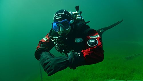 Dry-Suit-Diver