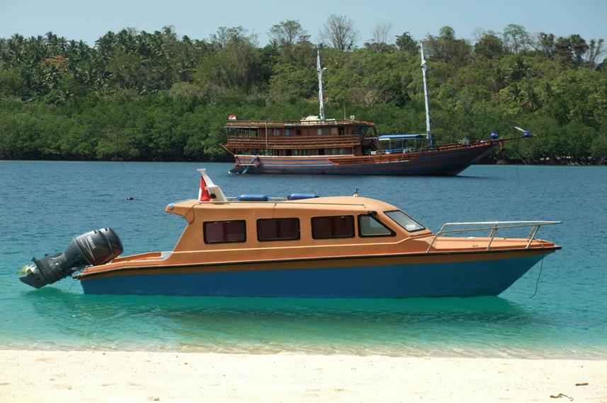 KLM Sunshine Tender Indonesia Liveaboard Diving