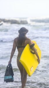 Bodyboarding Girl with Board & Fins - Best Fins for Bodyboarding